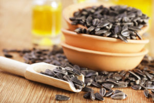 BENEFITS OF SUNFLOWER SEEDS: EAT THEM BUT KNOW YOUR LIMITS